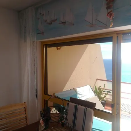 Over The Ocean דירה *